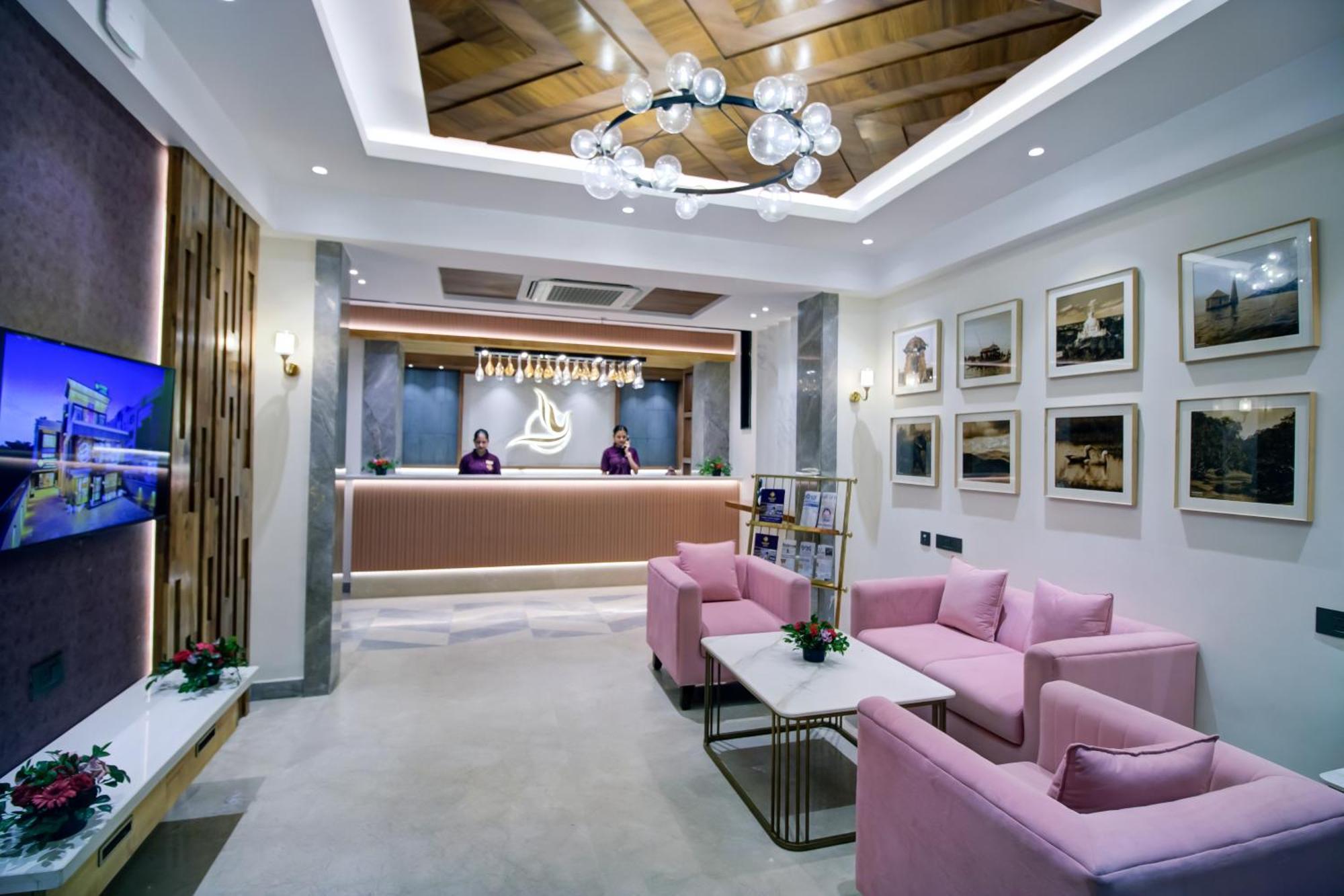 Cozzet Victoria Hotel บูบันเนสชวาร์ ภายนอก รูปภาพ