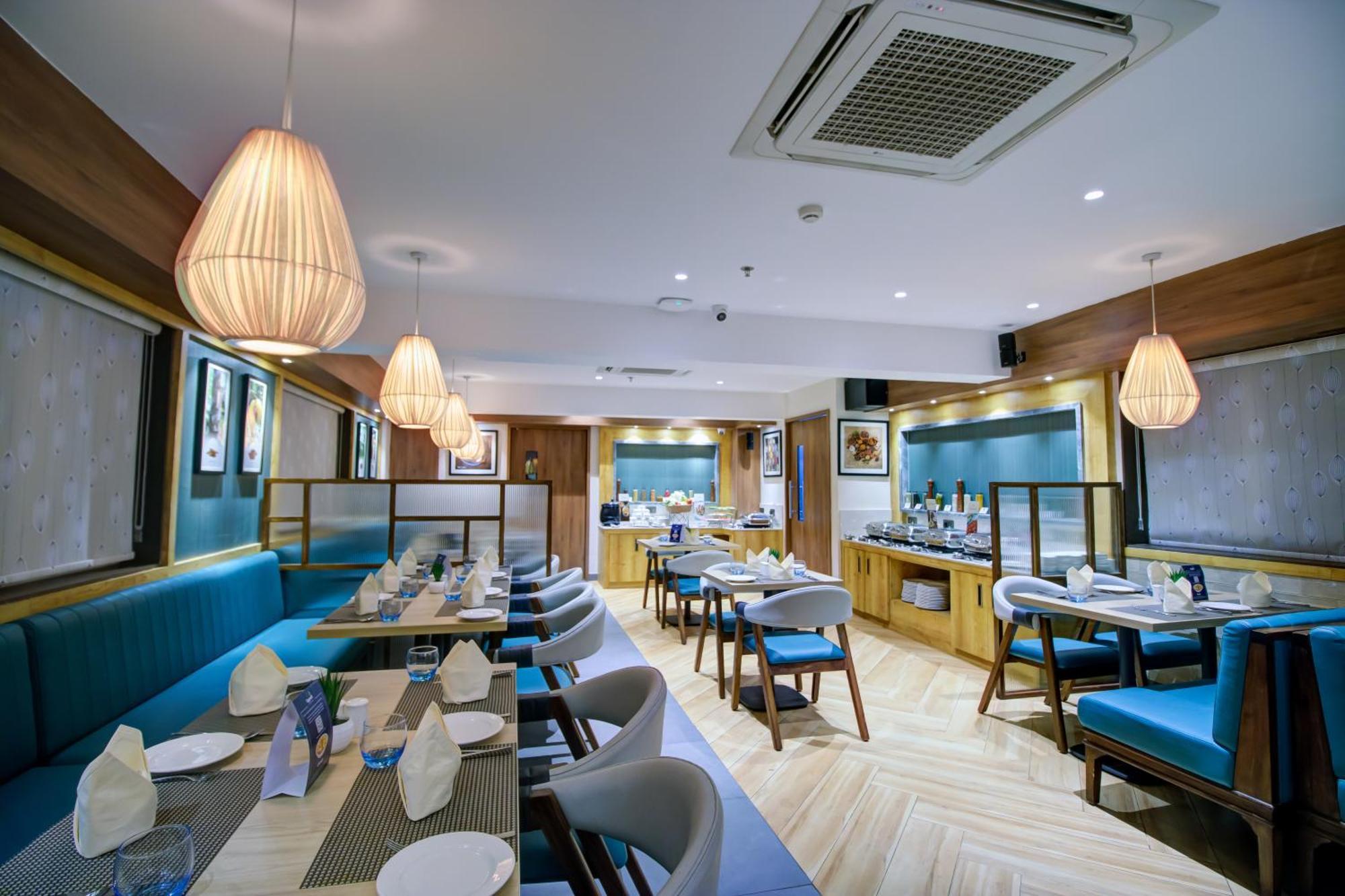 Cozzet Victoria Hotel บูบันเนสชวาร์ ภายนอก รูปภาพ