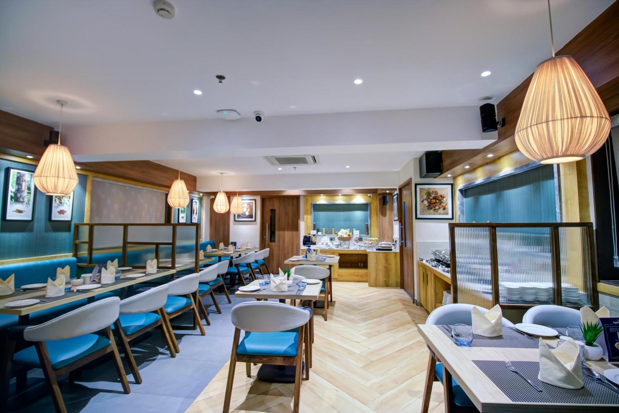 Cozzet Victoria Hotel บูบันเนสชวาร์ ภายนอก รูปภาพ