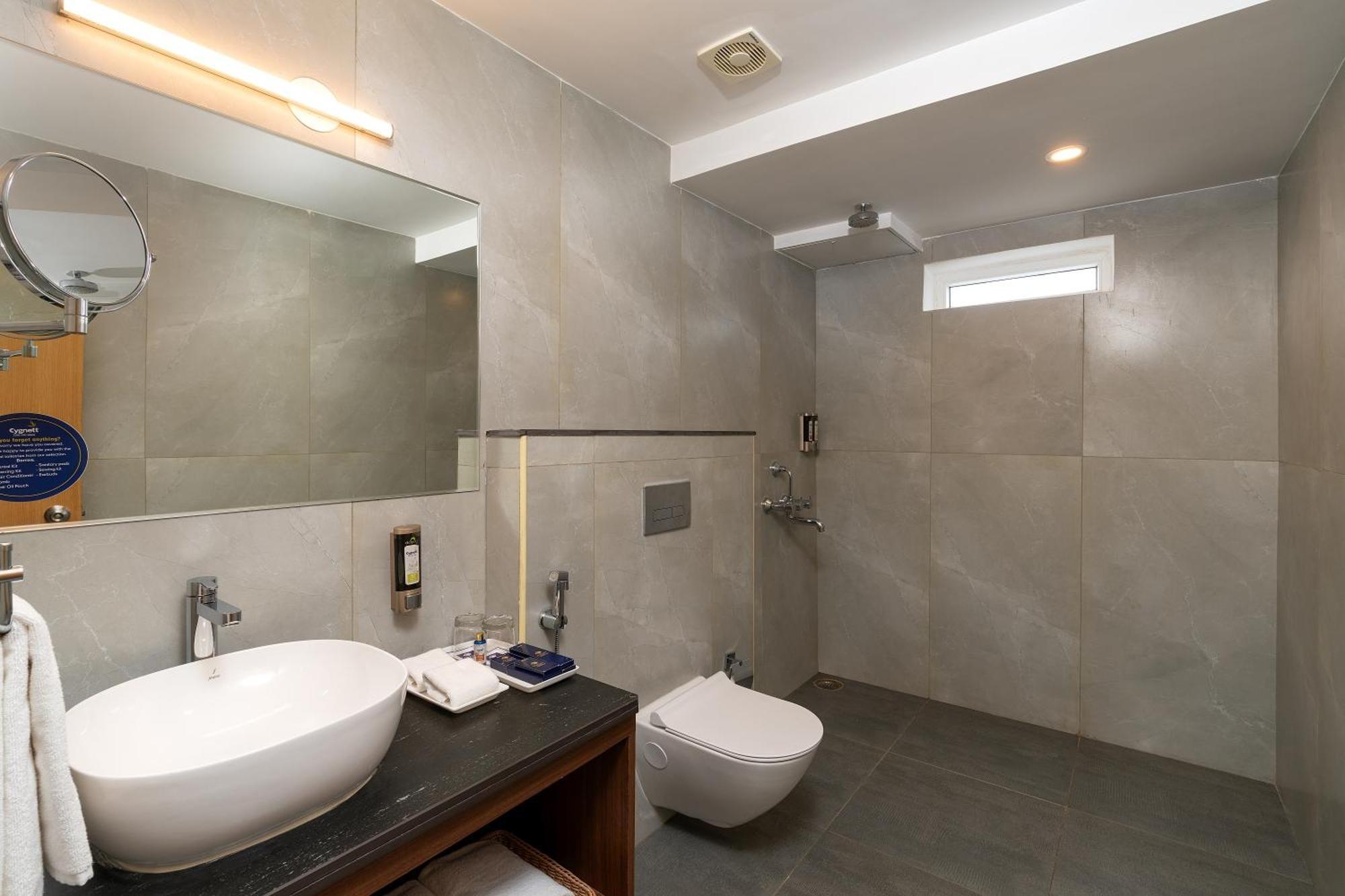 Cozzet Victoria Hotel บูบันเนสชวาร์ ภายนอก รูปภาพ